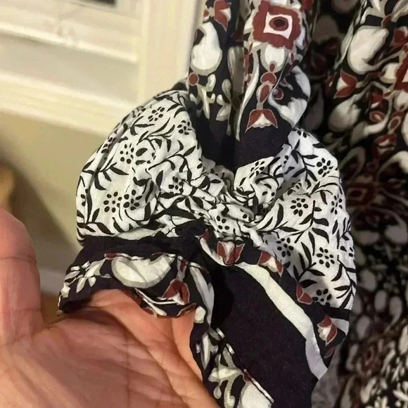 [L-XL] Simply Noelle LS pullover rayon  Blue white, and black print A-line tunic - Picture 5 of 9